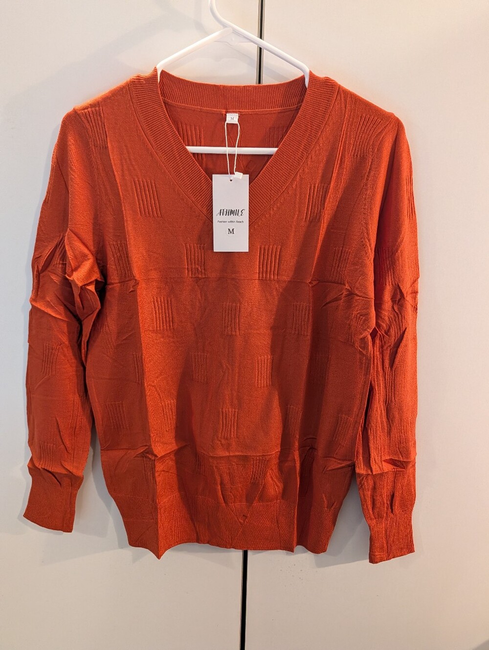Athmile Woman's Medium Rust Orange V-Neck Women's Sweater - Medium NWT